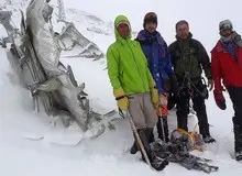 گفت و گو  با نخستین امدادگرانی که شب را در کنار لاشه هواپیما سپری کردند/ بهمن بخش زیادی از هواپیما را مدفون کرده است