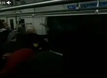 شکستن شیشه مترو تهران توسط مسافران برای رسیدن به اکسیژن+FILM