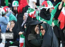 گزارش خبرنگار زن روزنامه انقلابی از حواشی بازی ایران و عراق/ دروغ می گفتند که زنان گزینشی به «آزادی» آمده بودند/ با چشم خودم دیدم که کسی  سفارشی نیامده بود