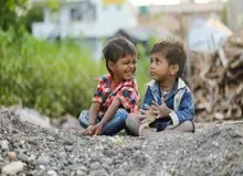 پژوهش جدید: کودکان فقیر احتمالاً سریع‌تر پیر می‌شوند