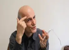   مقصود فراستخواه جامعه شناس: طبقه متوسط فروپاشیده، اما جامعه زخم خورده‌ی ایران هنوز امید دارد