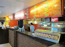 وضعیت سخت کارگران در رستوران‌ها و فست‌فودها/ چیزی به نام «قرارداد» وجود ندارد!