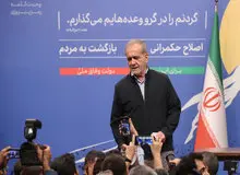 انتقاد ارگان اطلاع رسانی وابسته به سپاه به مجری نشست خبری رئیس‌جمهور /قرعه کشی، «نمایشی» بود /شأن رئیس جمهور رعایت نشد