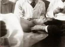 معمای قتل رزم آرا ۷۰ ساله شد/ تصاویر تاریخی از ترور سپهبد رزم آرا