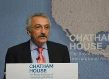 کیهان: عباس میلانی برای بنیاد بهاییان کار می کند/ دست‌نوشته شجریان، نزد این ضدانقلاب فراری چه می‌کند؟