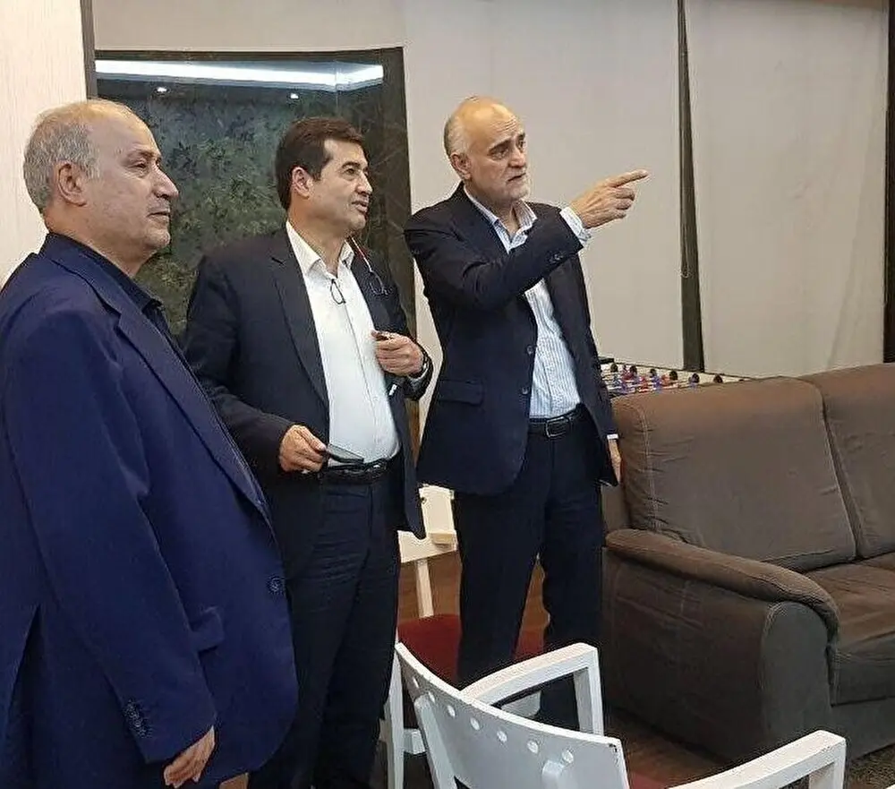 نه دنیامالی و نه تاج، نمی توانند در برابر بی اخلاقی های فوتبالی ها بایستند/ جریمه هم که می کنند برای درامد است