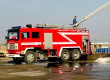 نجات ۱۳ نفر از میان شعله‌های آتش یک مجتمع مسکونی