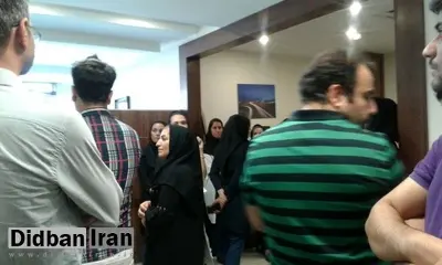 تجمع خبرنگاران گروه مجلات همشهری مقابل دفتر مدیرعامل/ مرتضی حاجی: حقوق تان را از پیمانکار بخواهید به مدیر عامل ربطی ندارد!