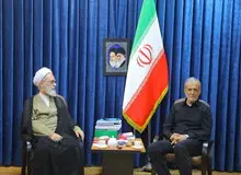 دیدار پزشکیان با آیت‌الله اعرافی