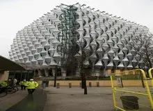 ترامپ سفارت ۱.۳ میلیارد دلاری آمریکا در لندن را افتتاح می‌کند + عکس