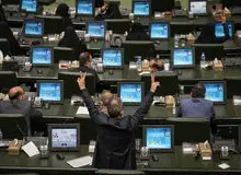 ارگان مطبوعاتی سپاه: دخالت نمایندگان در عزل و نصب‌ها علنی شد/ مجلس در راس امور است، نه نماینده ها