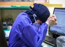 دبیرکل خانه پرستار : از ماشین‌خوابی پرستاران تا حضور دوشیفته در بیمارستان برای تأمین غذا/ سیاست‌های وزارت بهداشت، پرستاران را مجبور به مهاجرت میکند/ ۶۰ هزار پرستار خانه‌نشین هستند/وزارت بهداشت اجازه انتشار تحقیقات انجام‌شده درباره فوت پرستاران را نمی دهد