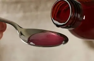 شربت تریاک کمیاب شد؛ متادون جایگزین ناخواسته بیماران/ درمانگر اعتیاد: از هر ۱۰۰ بیمار فقط به ۲۰ نفر شربت تریاک می‌رسد