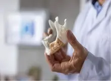 شیشه جایگزین استخوان می‌شود