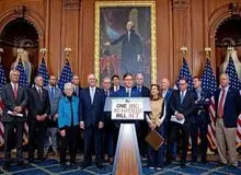 مجلس نمایندگان آمریکا هم لایحه جنجالی ترامپ را تصویب کرد