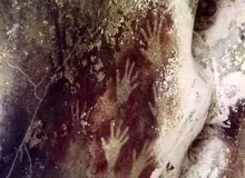کشف نقاشی ۶۷,۸۰۰ ساله دست انسان در غار اندونزی