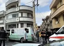 ماجرای درگذشت یک دختر مصدوم در حادثه آتش سوزی سرویس مدرسه در ارومیه؛ روز ۹ اردیبهشت خودرو حامل دانش‌آموزان از ناحیه باطری دچار جرقه و آتش‌سوزی شد؛ درب‌های خودرو نیز قفل شده بود