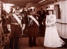 شاه قاجار با همسر و دختر پادشاه انگلستان در دریا+تصاویر