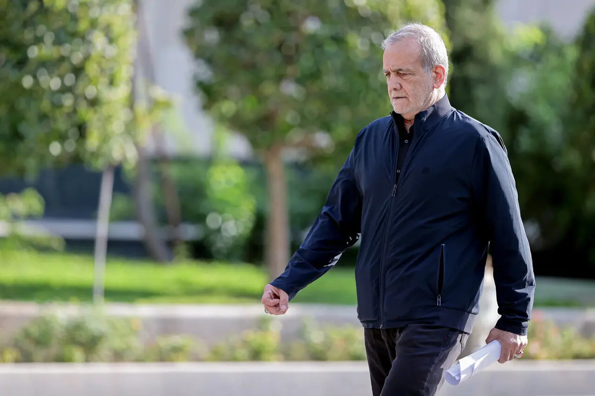 عیادت پزشکیان از سقاب اصفهانی در بیمارستان