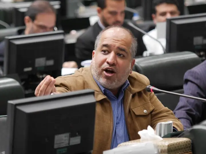 انتقاد خضریان از اهدای جایزه صلح فیفا به ترامپ: آمریکا با اقدامات غیراخلاقی به دنبال حاشیه‌سازی برای تیم ملی است