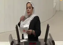 ببینید: کشف حجاب یک نماینده زن در پارلمان ترکیه +فیلم