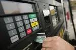 کارت سوخت با انتقال سهمیه بنزین به کارت بانکی حذف نمی‌شود