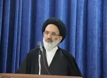 مشاور رئیس جمهور در امور روحانیت:ضربه سکوت سلبریتی ها که سر سفره نظام رشد کرده اند کمتر از اغتشاشگران نیست