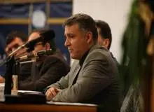 چرا برای دلار صف می کشیم؟
