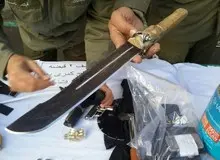 فرمانده مرزبانی: قمه های آمریکایی کشف کردیم که هر قدر خون به آن‌ها اصابت کند برنده‌تر می‌شود