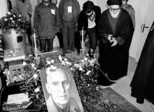 سخنرانی آیت الله طالقانی بر مزار مصدق:مبادا کاری بکنید که مورد لعن و نفرت آیندگان قرار بگیرید/ مصدق را متهم کردند که اهل سازش است!