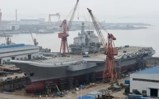 نخستین ناو هواپیمابر هسته‌ای چین / اژدها اقیانوس را تسخیر می‌کند