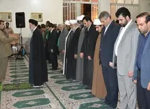 پخش مکرر نماز جماعت یکی از کاندیداهای ریاست‌جمهوری از تلویزیون/ سانسور سخنان روحانی