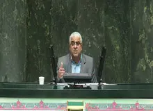 انتقاد شدید نماینده رشت از قاضی زاده هاشمی؛ وزیر بهداشت در صحن مجلس درس اخلاق می‌دهد/ ۱۸ میلیون تومان کفِ حقوق آقایان است