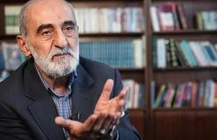 حسین شریعتمداری: آیت‌الله سید مجتبی خامنه‌ای برگزیده حضرت صاحب‌الزمان است نه خبرگان