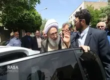 آیت الله مجتهدشبستری ماشین خارجی سوار می‌شود/ تصاویــــر
