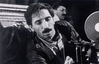 محسن مخملباف با حضور سینماگران قبل از انقلاب به تندی مخالفت کرد