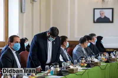 نماینده ای که نمازخواندنش سوژه فضای مجازی شد در گفت وگو با دیده بان ایران: بنده جانباز هستم و نمی توانم روی زمین نماز بخوانم/ زمانی نماز خواندم که جلسه کمیسیون هنوز شروع نشده بود/ BBC و ایران اینترنشنال ما را سوژه کردند/ روی نماز اول وقت حساس هستم!