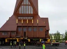 کلیسایی در سوئد با تریلر ۵ کیلومتر جابجا شد+فیلم 