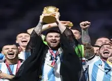 امیر قطر «لباس عربی» بر تن «مسی» کرد!+ فیلم 