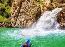 هشدار دادستان پاوه/ نجات گردشگران از غرق‌شدن قایق غیرمجاز در چشمه بل