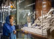 گزارش فایننشال تایمز از هجوم ایرانی‌ها برای سرمایه‌گذاری در طلا / مردم پس‌انداز‌های خود را تبدیل به طلا کرده‌اند / ایران در یک سال اخیر ۱۰۰ تُن طلا به ارزش حدود ۸ میلیارد دلار وارد کرده