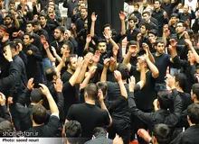 توهین به سران سه قوه توسط مداح در عزاداری/ چرا ما مداح‌ها نباید حرف سیاسی بزنیم؟
