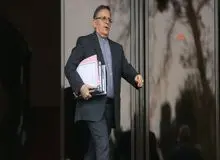 ماجرای رییس موسسه غیرمجازی که دیپلم نداشت و با اسلحه به بانک‌مرکزی رفت
