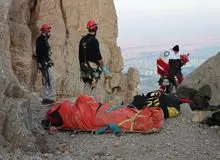 جان باختن ۳ نفر بر اثر سقوط از کوه صفه اصفهان