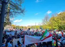 کیهان: اول انقلاب دومیلیون ایرانی به امریکا مهاجرت کردند