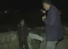 سکونت دو کودک بی‌سرپرست در یک چاله در حومه رودخانه کوهدشت استان لرستان + ویدئو