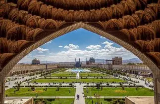 آغاز مرمت طبقه دوم میدان نقش جهان؛ تلاش مردم برای بهبود وضعیت دو برج