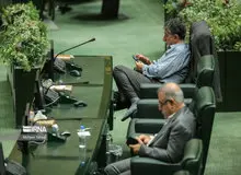 نحوه نشستن عجیب یک نماینده مجلس در صحن علنی + عکس