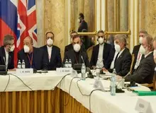 منبع اروپایی: ایران پذیرفته است که مذاکرات بر اساس پیش‌نویسی که در آخرین دور در ژوئن توافق شده بود از سر گرفته شود / منبع نزدیک به تیم مذاکره کننده ایران: هیچ تجدید نظری در مواضع ما رخ نداده؛ غرب باید عقب نشینی کند
