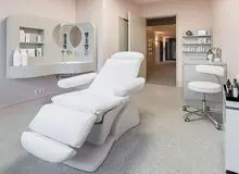 زنان اقدام به کشف حجاب کرده و روابط زن و مرد آزاد است/ کلینیک‌ها تبدیل به اتاق فساد شده‌اند